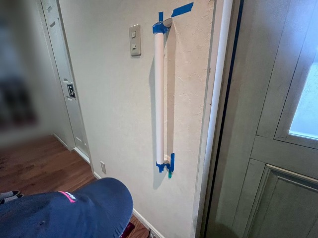 室内の手すりの取り付けが完了した様子